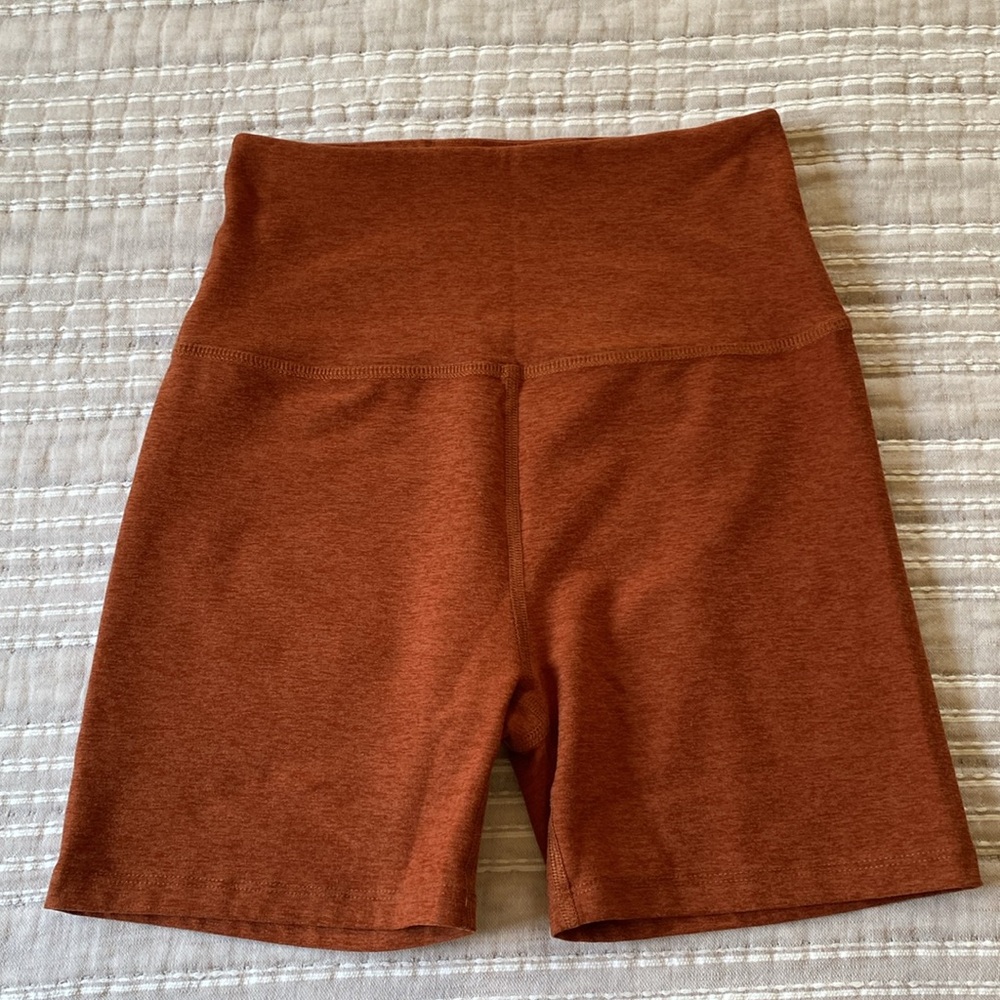 Beyond Yoga Space Dye high Rise biker shorts 5” Medium